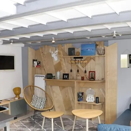 Air-conditioned Duplex With Furnished Terrace In The City Center 엑상프로방스