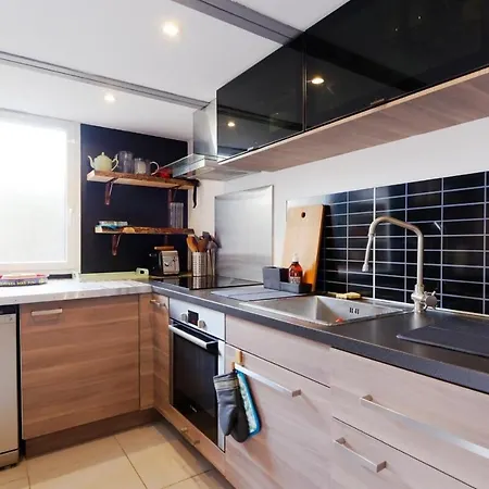 Air-conditioned Duplex With Furnished Terrace In The City Center *