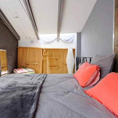 아파트 Air-conditioned Duplex With Furnished Terrace In The City Center