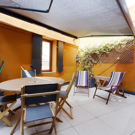 Air-conditioned Duplex With Furnished Terrace In The City Center 아파트
